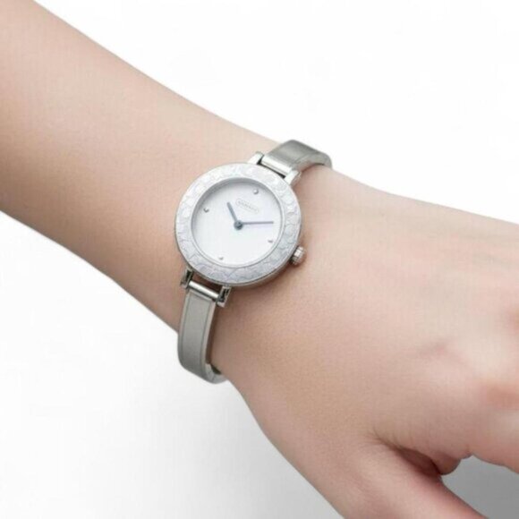 Women’s Y2K 2000s Coach Wrist Watch White Patent leather round face vintage - Picture 8 of 8